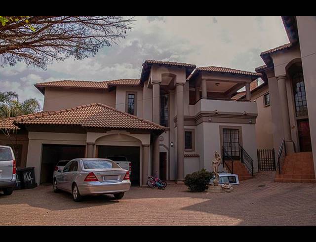 3 BEDROOM TOWNHOUSE FOR SALE IN FAERIE GLEN